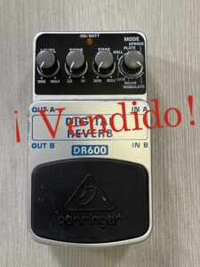 Pedal de guitarra Behringer Digital Reverb