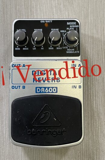 Pedal de guitarra Behringer Digital Reverb