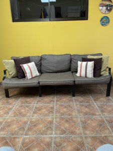 Sofá para terraza de metal con cobertores de tela