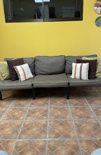 Sofá para terraza de metal con cobertores de tela