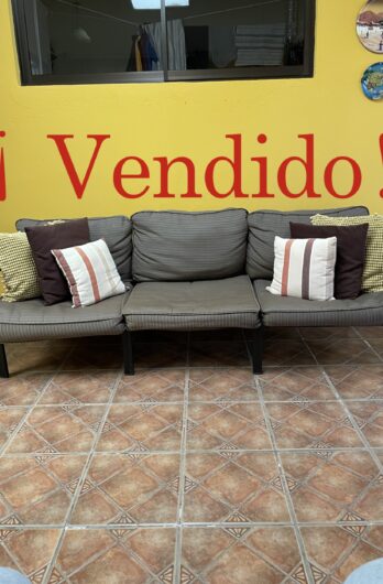 Sofá para terraza de metal con cobertores de tela