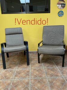 Par de sillones asimétricos para terraza metal y tela
