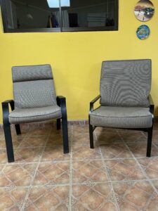 Par de sillones asimétricos para terraza metal y tela